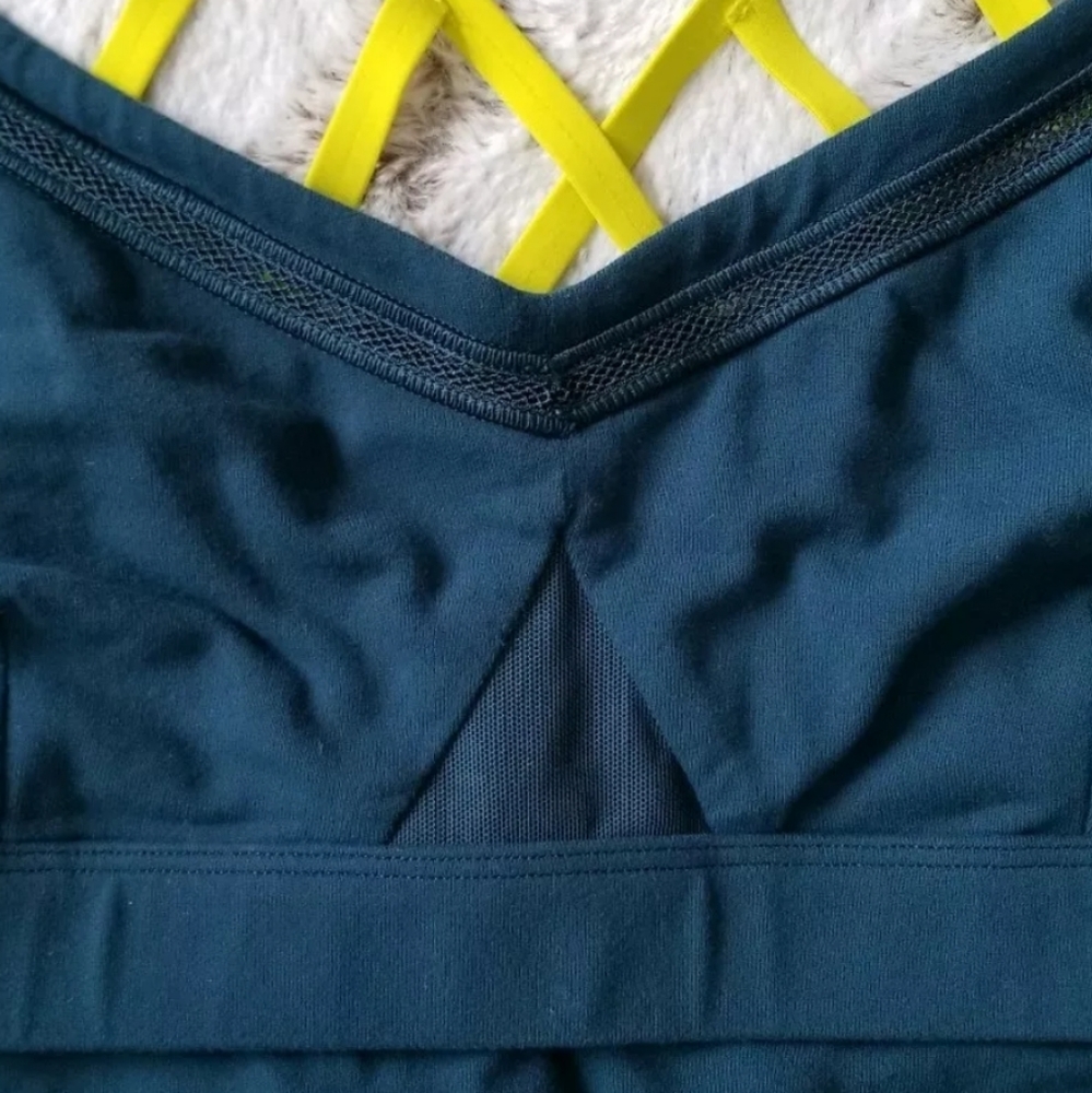 🌻Lululemon Just Breathe Tank Green Cross Strap - Picture 3 of 8